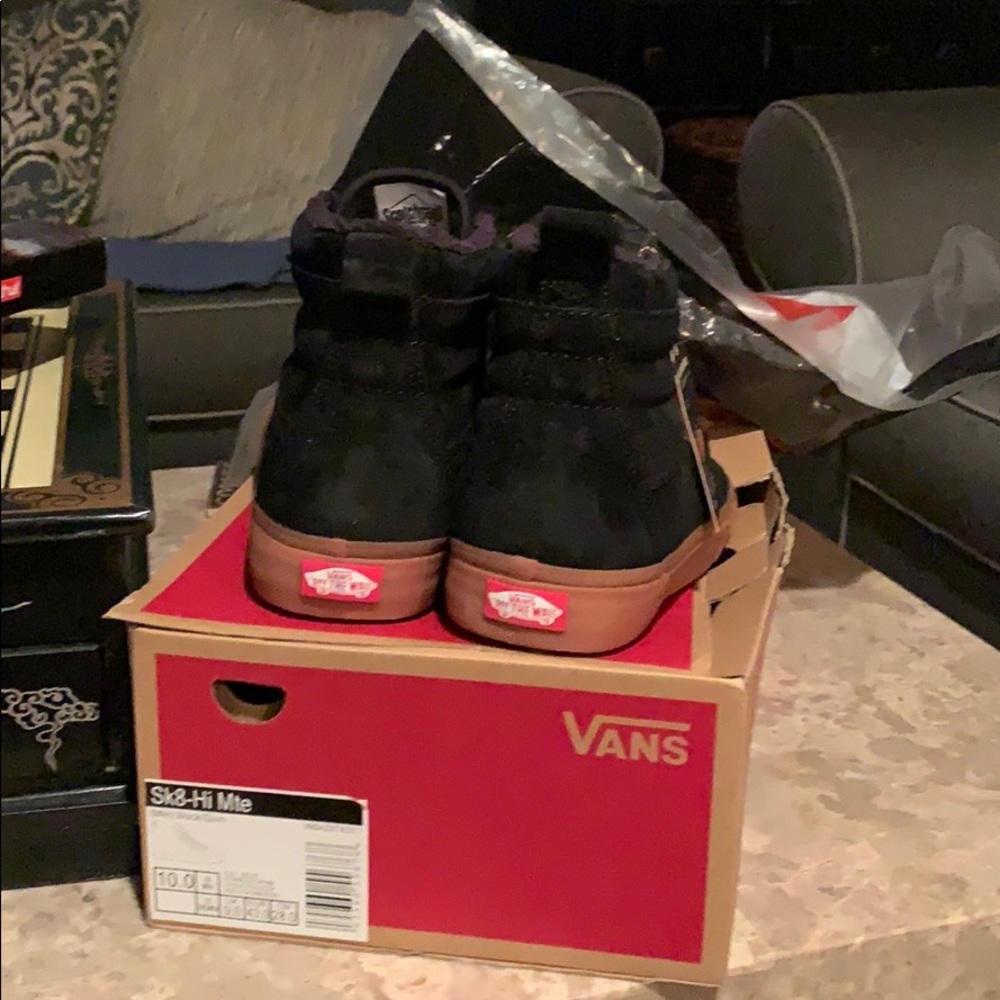 NWT Mens’ Sk-8 Mte Black Gum sneakers